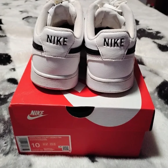 Nike Classic  White and Black Low Top Court Sneakers - Picture 2 of 4